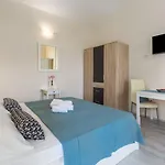 Strandnahes Mit 60m2 Grossem Pool, Bbq, Liegen, Nur 800 Meter Zum Poreč