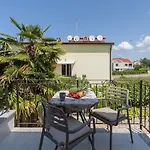 Apartman Strandnahes Mit 60m2 Grossem Pool, Bbq, Liegen, Nur 800 Meter Zum