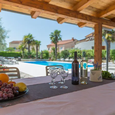 Strandnahes Mit 60m2 Grossem Pool, Bbq, Liegen, Nur 800 Meter Zum 아파트