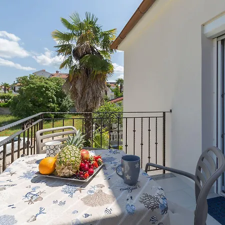 Strandnahes Mit 60m2 Grossem Pool, Bbq, Liegen, Nur 800 Meter Zum * Porec