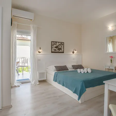 Strandnahes Mit 60m2 Grossem Pool, Bbq, Liegen, Nur 800 Meter Zum Apartment