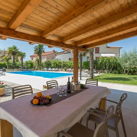 Strandnahes Mit 60m2 Grossem Pool, Bbq, Liegen, Nur 800 Meter Zum Apartment