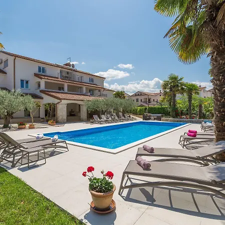Strandnahes Mit 60m2 Grossem Pool, Bbq, Liegen, Nur 800 Meter Zum 아파트 *